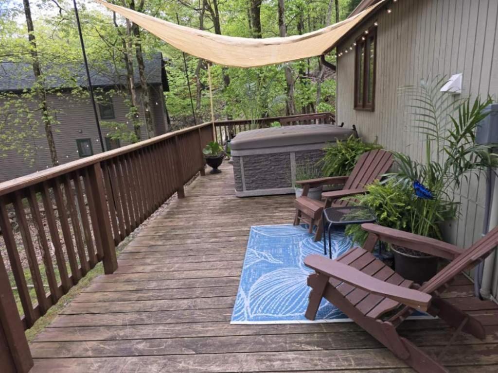 Pocono Mountain View Lake House In Лейк-Хармони Экстерьер фото
